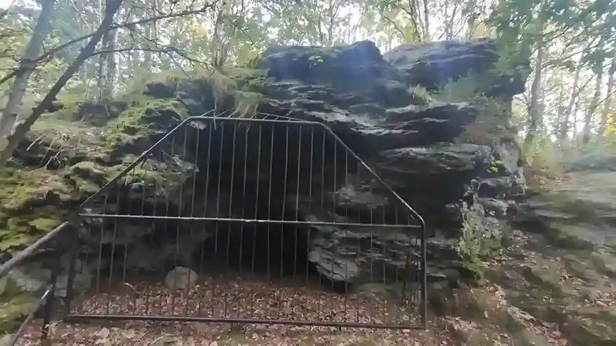 leuchtmoos-hoehle-am-totenstein-chemnitz